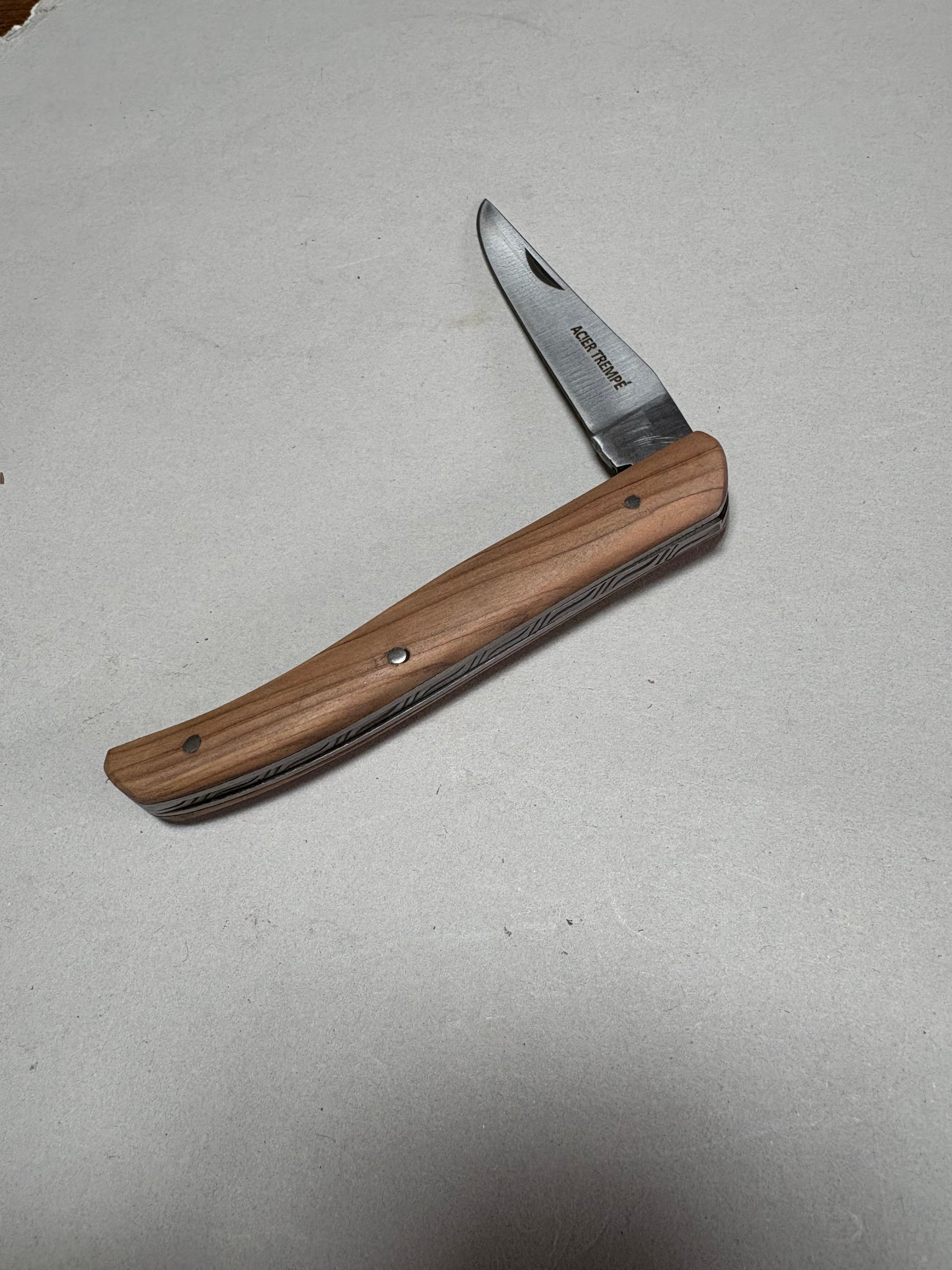 Couteau de poche en olivier longueur ouverte 17 cm